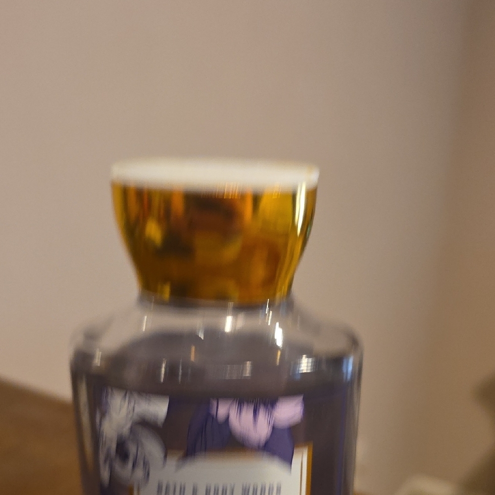 Bath & Body Works Fresh Cut Lilacs Shower Gel - Picture 2 of 5